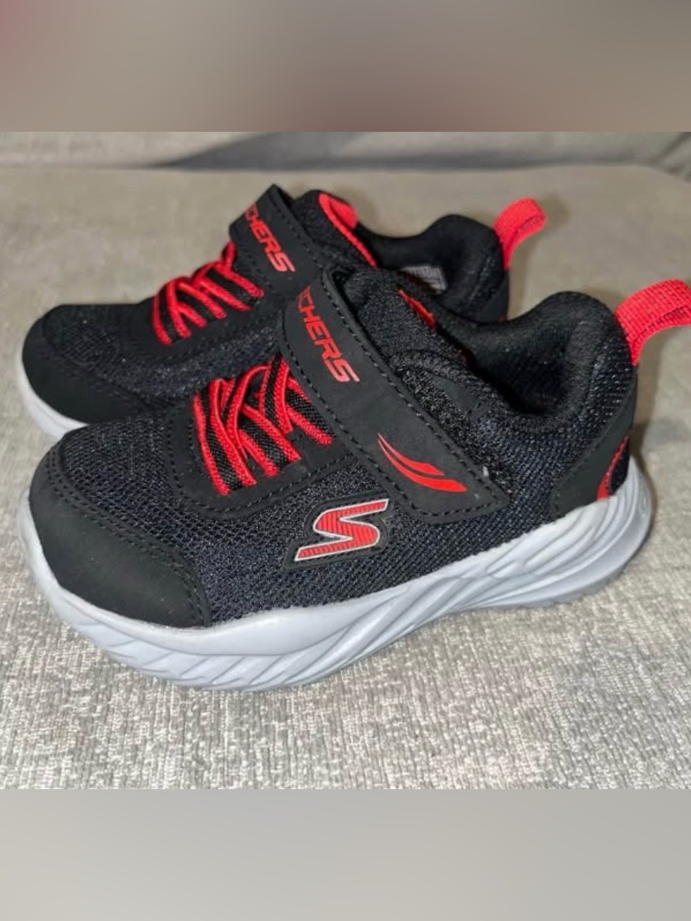 Like New! Toddler 7 Skechers Kids Black and Red Athletic Sneakers
